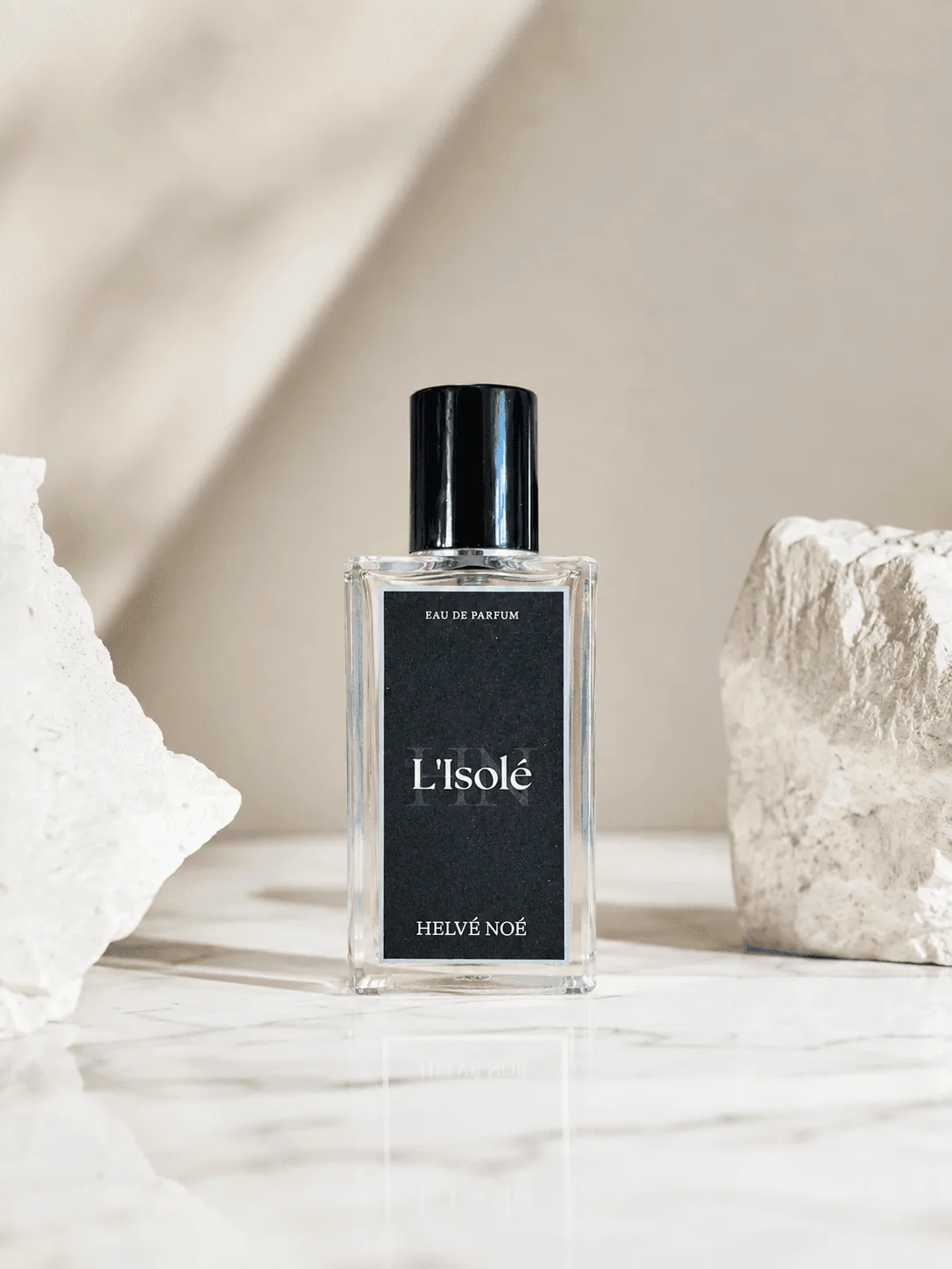 Flacon L’Isolé, eau de parfum à l’oud Helvé Noé